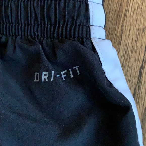 Nike girls Dri-Fit shorts black size 6x lined - Picture 5 of 8
